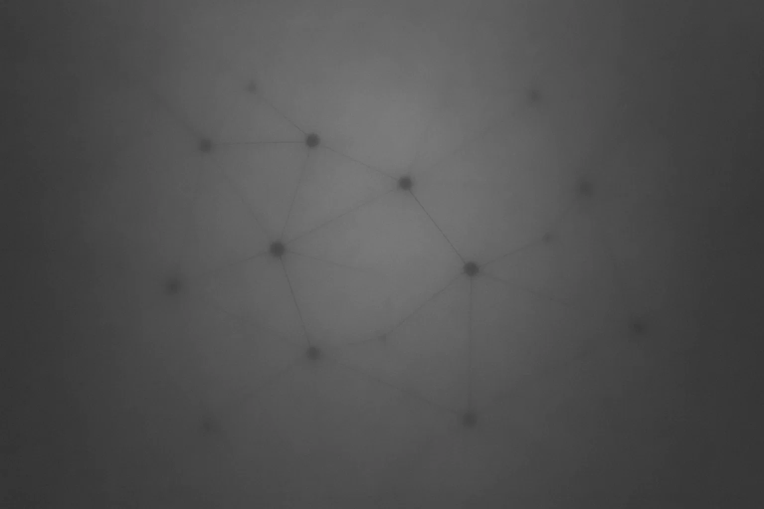 Abstrakte Linienstruktur aus dunklen Knoten und feinen Verbindungen, weich in Schatten aufgelöst.